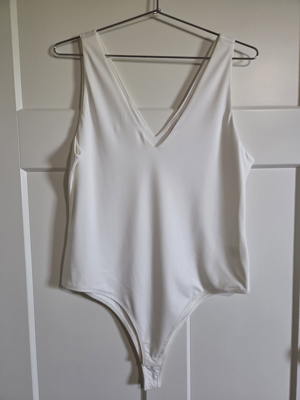 Gianni Bini White V-Neck Bandeau Bodysuit